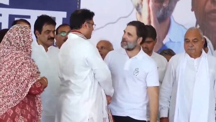 haryana-elections-2024-bjp-leader ashok-tanwar-joins-congress-in-front-of-rahul-gandhi Haryana Elections: હરિયાણા વિધાનસભા ચૂંટણી પહેલા ભાજપને મોટો ફટકો! આ દિગ્ગજ નેતા કોંગ્રેસમાં જોડાયા