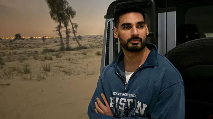 ১৯৯৫ সালে জন্ম নেন অহন। ইতিমধ্যেই তিনি কাজ শুরু করেছেন অভিনয় জগতে। ২০২১ সালে মুক্তি পায় তাঁর ডেবিউ ছবি 'তড়প'। পুরস্কারও পেয়েছেন তিনি সেরা ডেবিউ অভিনেতা হিসেবে।