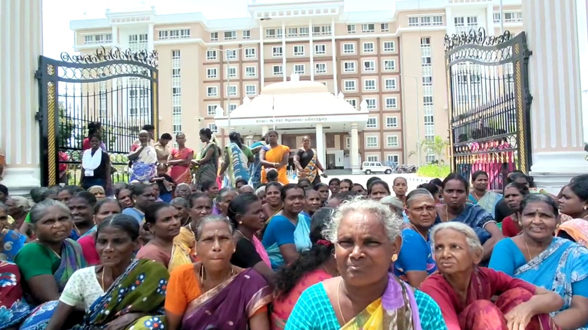 அடுத்து அடுத்து மாவட்ட ஆட்சியர் அலுவலகத்திற்கு படையெடுக்கும் கிராம மக்கள்; காரணம் இதுதான்...!