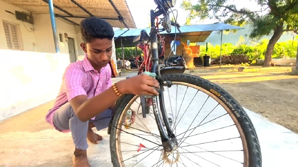 Government School Student Innovation: அசத்தல் கண்டுபிடிப்பு... அரசு பள்ளி மாணவரிடம் ஆலோசனை கேட்ட பள்ளிக்கல்வித் துறை அமைச்சர்