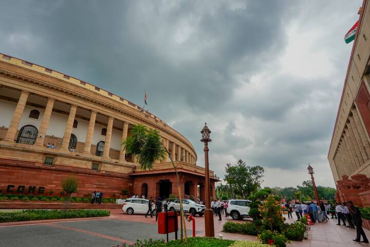 गुरुवार को दिन का अधितम तापमान 36 और न्यूनतम तापमान 26 रहने का पूर्वानुमान है.
