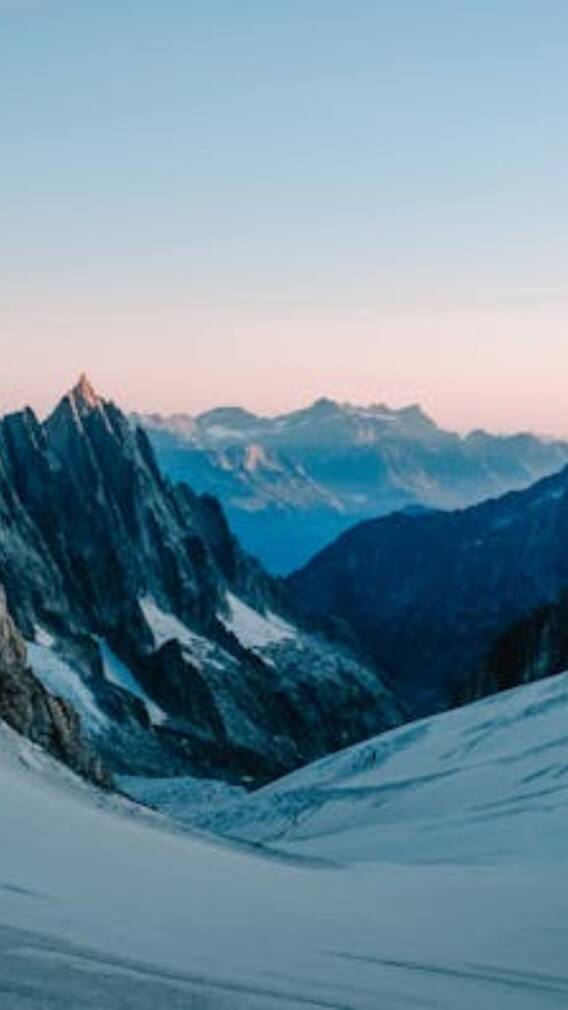 बर्फ से ढके पहाड़ देखने हैं तो यहां जा सकते हैं आप