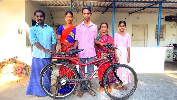 Minister Anbil Mahesh congratulates government school student who invented battery cycle - TNN Government School Student Innovation: அசத்தல் கண்டுபிடிப்பு... அரசு பள்ளி மாணவரிடம் ஆலோசனை கேட்ட பள்ளிக்கல்வித் துறை அமைச்சர்