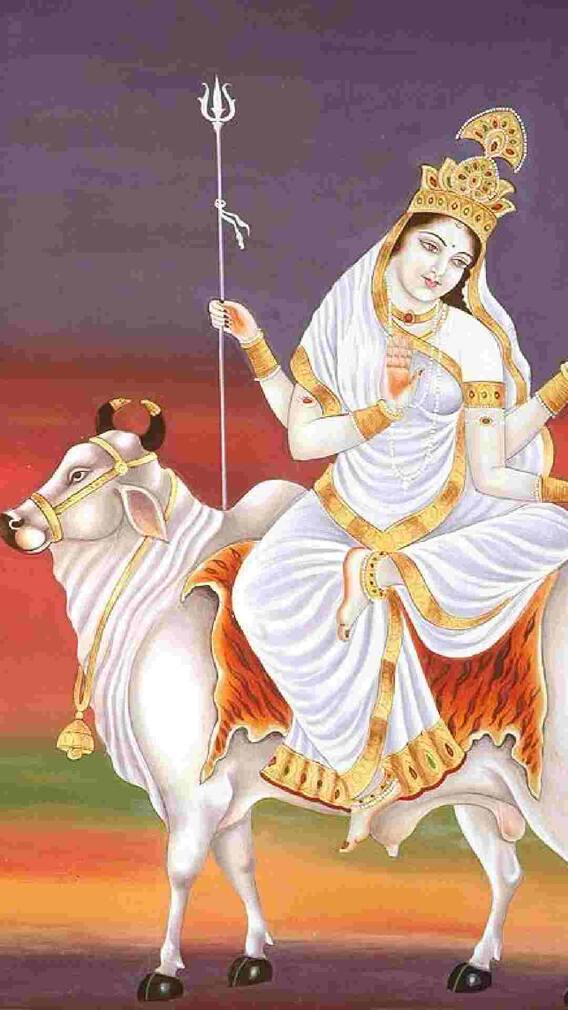 देवी शैलपुत्रीची अशी करा पूजा