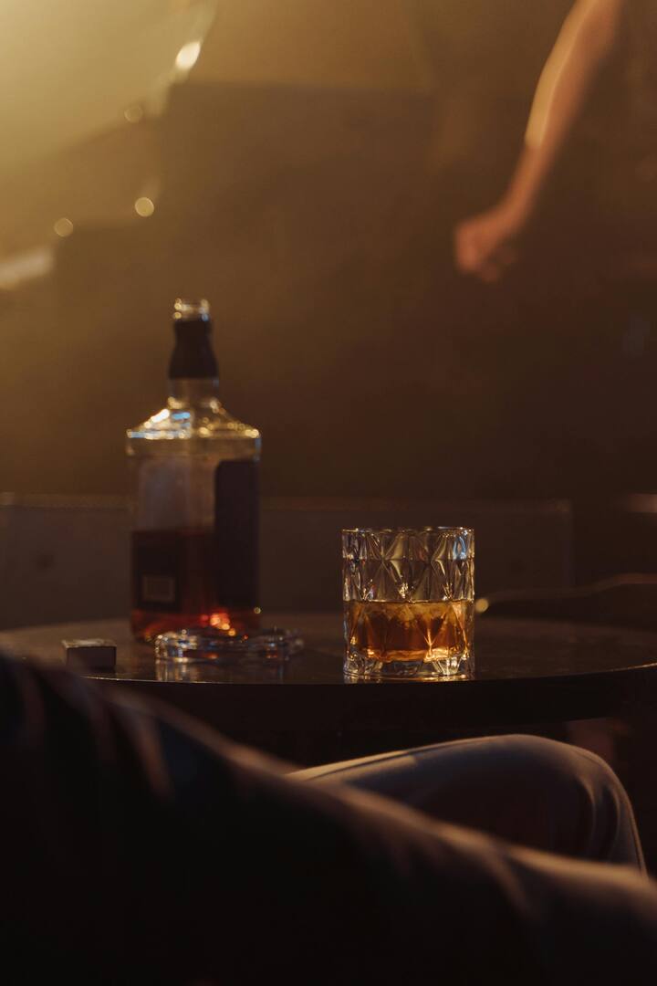 इस नीति के तहत आपको शराब की 180 ML की एक बोतल सिर्फ 99 रुपये में मिलेगी. इसके साथ ही मुख्यमंत्री ने अपना चुनावी वादे को पूरा किया है. इस नीति के तहत अब सरकार 99 रुपये या उससे कम कीमत पर कई ब्रांड की शराब उपलब्ध कराएगी.