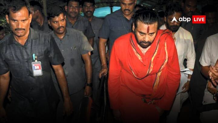 एक शख्स ने कहा कि पनव कल्याण नौटंकी कर रहे हैं. इन्हें इनके कर्मों की सजा मिल रही है. एक व्यक्ति ने तो यह भी कमेंट किया कि बंदे को अस्थमा है और बैक पेन भी है फिर भी खामख्वाह ड्रामेबाजी करना जरूरी है क्या. ऐसे ही तरह-तरह के कमेंट के साथ पवन कल्याण को ट्रोल किया जा रहा है.