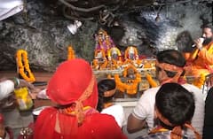 Navratri 2024 Puja: नवरात्रि के पहले दिन करें माता के प्रसिद्ध मंदिरों के दर्शन, देखें Photos