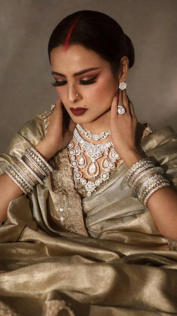 बिना शादीशुदा हुए भी क्यों सिंदूर लगाती हैं रेखा?