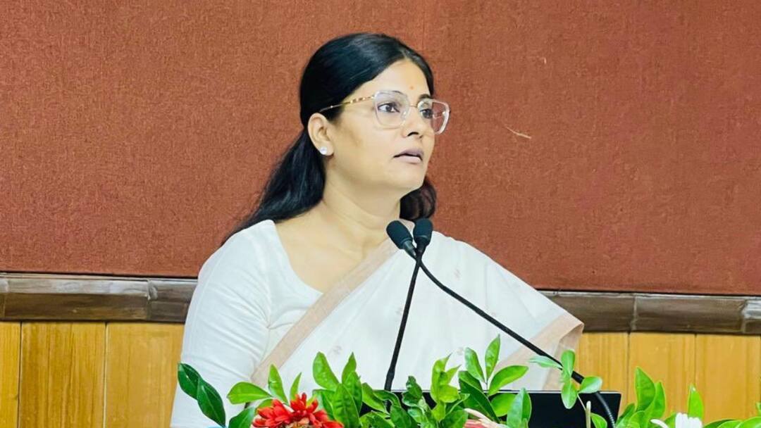 UP Politics: अनुप्रिया पटेल ने योगी सरकार को इस मुद्दे पर चेताया, कहा- लड़नी होगी असरदार लड़ाई Anupriya Patel statement on caste census target samajwadi party and Congress 69000 teachers bharti UP Politics: अनुप्रिया पटेल ने योगी सरकार को इस मुद्दे पर चेताया, कहा- लड़नी होगी असरदार लड़ाई