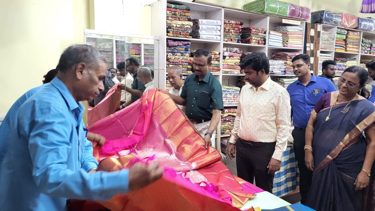 ஆஃபர்களை அள்ளி வழங்கும் கோ-ஆப்டெக்ஸ்.. தீபாவளி ஷாப்பிங் இங்கதான்.. மாதாந்திர சேமிப்பு திட்டம் பற்றி தெரியுமா ?