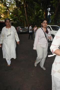 Aamir Khan Attends Last Rites Of Ex Wife Reena’s Father With Kiran Rao, Junaid And Ira Khan. See Pics
