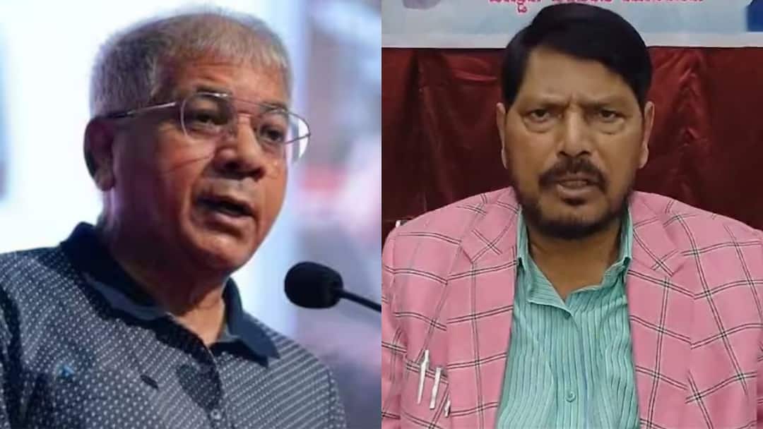 'प्रकाश आंबेडकरांनी वंचित बहुजन आघाडी बरखास्त करावी अन्.., रामदास आठवलेंकडून मोठी ऑफर Ramdas Athawale big offer Prakash Ambedkar dissolves Vanchit Bahujan Aghadi and takes the leadership of RPI Maharashtra Politics Marathi News 'प्रकाश आंबेडकरांनी वंचित बहुजन आघाडी बरखास्त करावी अन्.., रामदास आठवलेंकडून मोठी ऑफर