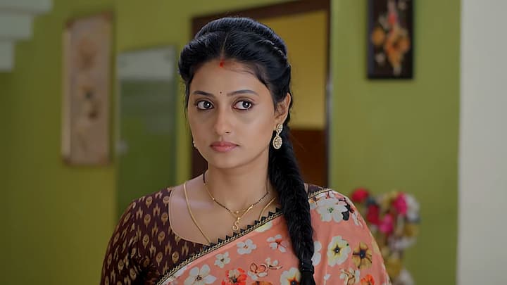 నేను ఇంటికి కోడలిగా వచ్చినప్పటి నుంచీ అంకుల్ ఇంటికి భోజనానికి రాలేదు..మాకు మాత్రం రిసార్ట్ లో మంచి విందు ఇచ్చారు..అందుకే ఇంటికి భోజనానికి పిలిచాను అంటుంది.