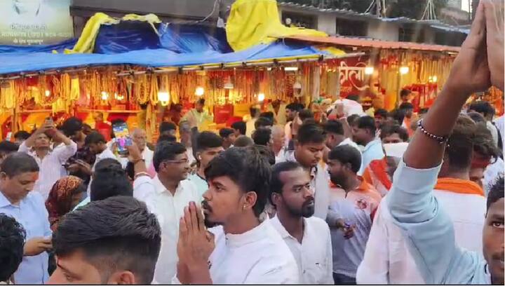 नवरात्र उत्सवामुळे तुळजापूर नगरी भाविकांनी फुलून गेल्याचे चित्र आहे. राज्यासह देशभरातील लाखो भाविक तुळजापुरात दाखल होत आहेत.