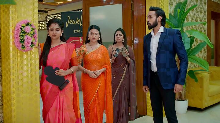 ఆవేశంలో ఉన్న రాజ్..నీకు మాటకు మాట చెప్పడమే తెలుసు అనుకున్నా నీలో చాలా కళలు ఉన్నాయని ఇప్పుడే అర్థమైంది..నీకు అనామికకు తేడా లేదు అనేస్తాడు