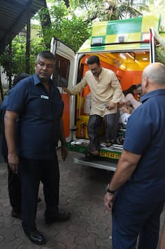 रीना दत्ता के पिता के अंतिम संस्कार में पहुंचे आमिर खान, जुनैद-आयरा ने नम आंखों से दी नाना को श्रद्धांजलि