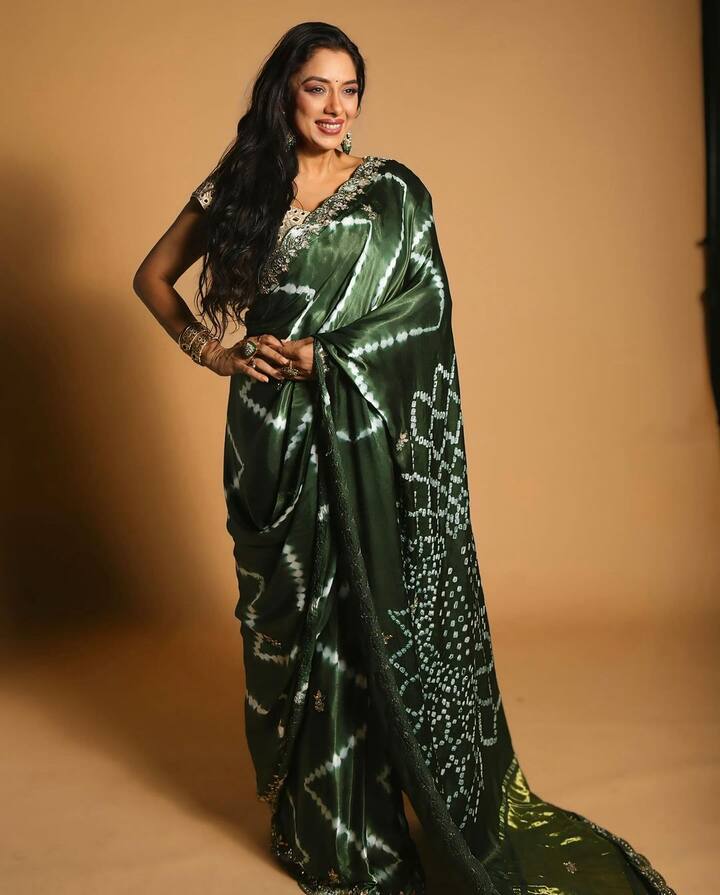 Whether it’s her screen presence or her off-screen appearances, Rupali Ganguly’s sense of style continues to inspire her fans, making her a trendsetter in both acting and fashion. (All Image: Rupali Ganguly/Instagram.)