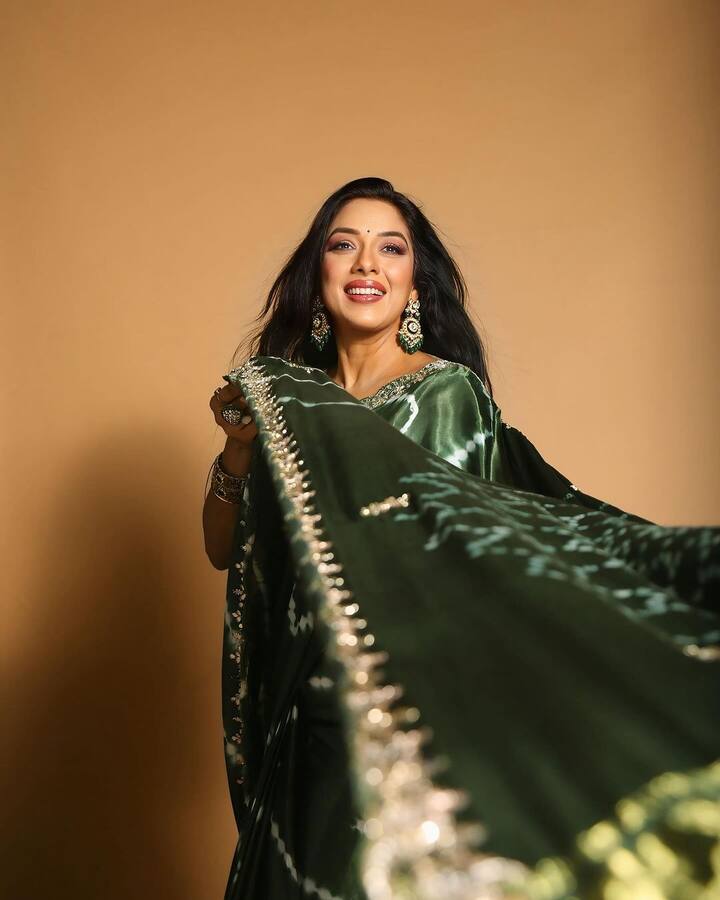 The green saree beautifully accentuated her elegance, while the golden blouse added a touch of festivity and grandeur.
