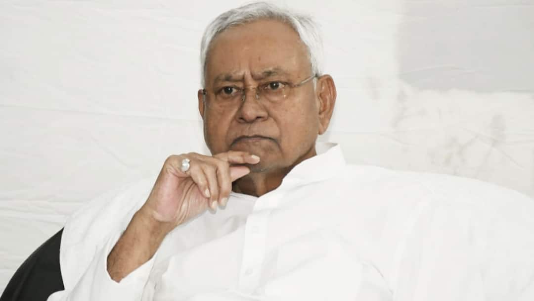 बिहार के सीमावर्ती इलाकों को लेकर सीएम नीतीश की चिंता, कहा- 'आतंकवादी गड़बड़ी करा सकते हैं' operation Sindoor CM Nitish Kumar review meeting in Purnia on strict monitoring of state border areas Operation Sindoor बिहार के सीमावर्ती इलाकों को लेकर सीएम नीतीश की चिंता, कहा- 'आतंकवादी गड़बड़ी करा सकते हैं'