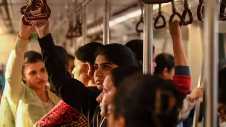 इसके अलावा दिल्ली मेट्रो के नियमों के मुताबिक अगर कोई यात्री महिला कोच में सफर करने की कोशिश करता है. या उसमें चढ़कर सफर करता है. तो उसे पर दिल्ली मेट्रो रेलवे अधिनियम 2002 की धारा 64 (1) के तहत ढाई सौ रुपये का जुर्माना लगाया जाता है.