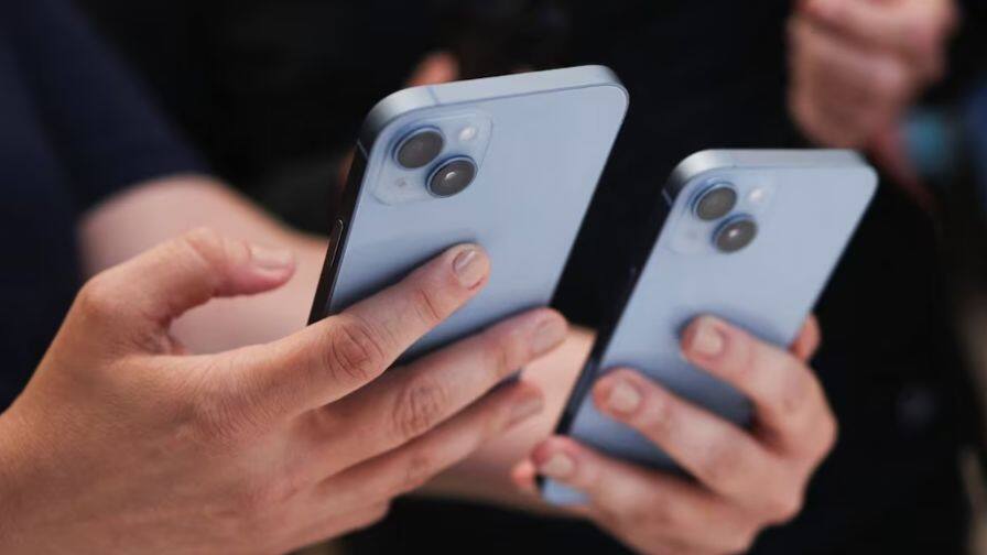 iphone-users-reported-rapid-battery-drain-issue-after-ios-18-update iphone ਵਰਤਣ ਵਾਲਿਆਂ ਲਈ ਬੁਰੀ ਖਬਰ! iOS 18 ਅਪਡੇਟ ਕਰਦਿਆਂ ਹੀ ਪੈ ਰਿਹਾ ਵੱਡਾ ਨੁਕਸ, ਹੁਣ ਕੰਪਨੀ ਨੇ ਦਿੱਤੀ ਸਲਾਹ