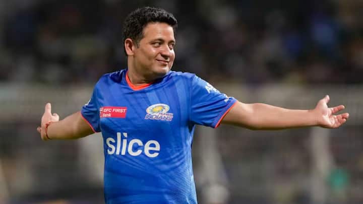 আইপিএলে পাঁচ পাঁচটি খেতাব জয়ের কৃতিত্ব রয়েছে তাঁর দখলে। ২০০৭ সালে টি-২০ ও ২০১১ সালে ধোনির নেতৃত্বাধীন বিশ্বকাপজয়ী দলগুলিরও সদস্যও ছিলেন তিনি। অভিজ্ঞ এই লেগ স্পিনারও ধোনির মতো আনক্যাপডের তালিকায় পড়বেন। ছবি- পিটিআই