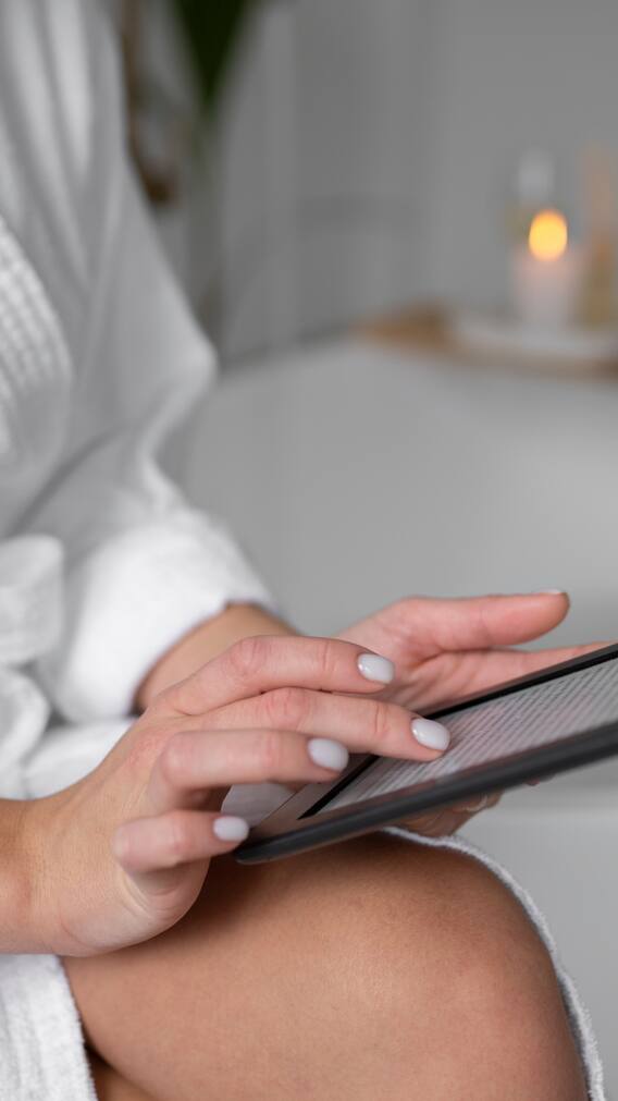 क्या फोन लेकर टॉयलेट में जाना सही है?