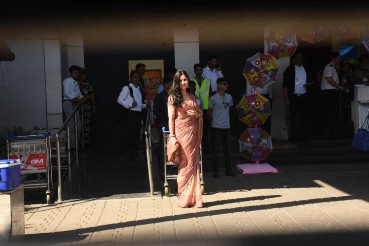 Katrina looked pretty in a saree, she kept her hair open.