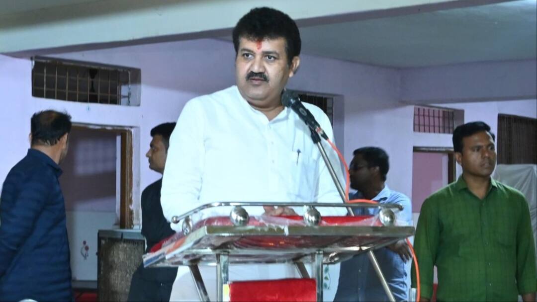 Sanjay Rathod car Collides With Pickup In Yavatmal Survived Because Of Airbags शिंदे सरकार के मंत्री संजय राठौड़ की गाड़ी हादसे का शिकार, एयर बैग खुलने से बाल-बाल बची जान