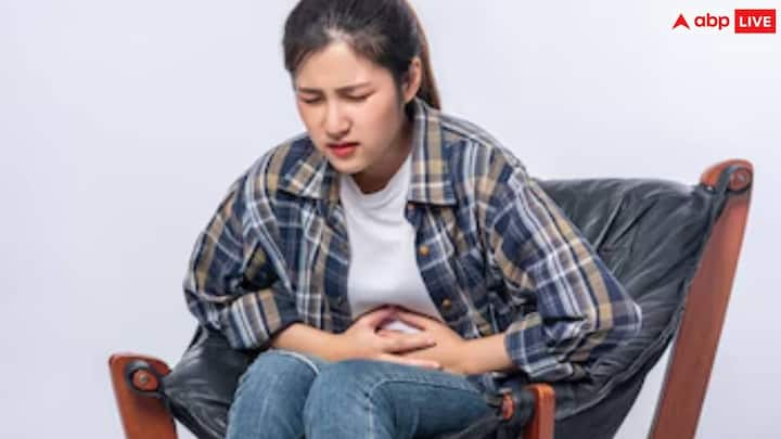 Increased cholesterol levels in stools can lead to many diseases such as liver disease, celiac disease, pancreatic disease, Crohn's disease, cystic fibrosis, enteritis or overgrowth of bacteria in the stool. small intestine.