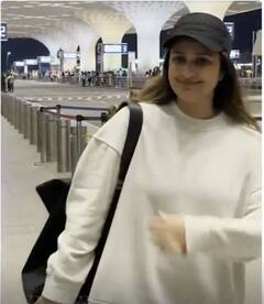 Bollywood News: बैगी आउटफिट में पैप्स को पोज देती दिखीं Parineeti Chopra | ABP Shorts