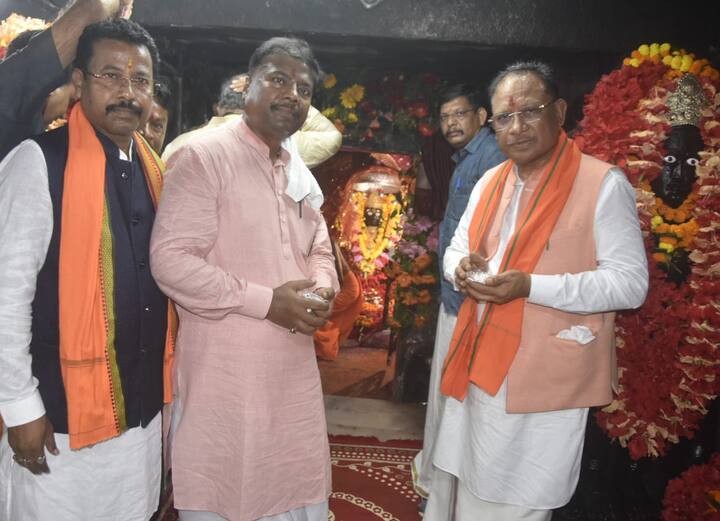 पंचमी की शाम आरती कर कॉरिडोर का शुभारंभ किया जाएगा. दंतेवाड़ा में देवी दर्शन के बाद मुख्यमंत्री विष्णुदेव साय और विधानसभा अध्यक्ष डॉ. रमन सिंह बीजापुर रवाना हुए.