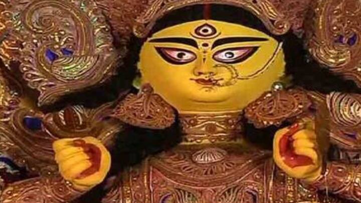 দশেরা উপভোগ করতে ঘুরে আসতে পারেন কর্ণাটক থেকেও। মাইসোরের রাজকীয় পরিবেশ আপনাকে মুগ্ধ করবে।