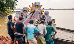 Durga Puja Weather: আজই ঘনাচ্ছে নিম্নচাপ, দুর্যোগ কাটবে কি পুজোর আগে? ষষ্ঠী থেকে দশমী, কবে কেমন আবহাওয়া?