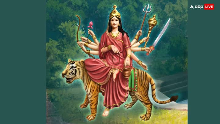 On the third day of Navratri, offer a bell to a Durga temple and recite Durga Chalisa. It is believed that this does not create obstacles in opposition's work and opens the way for progress.