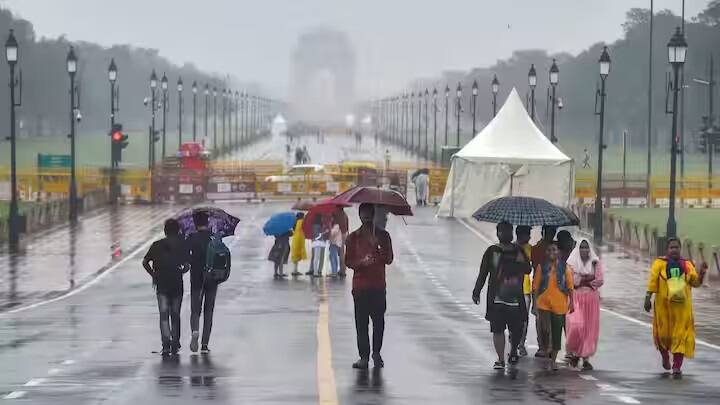 હવામાન વિભાગના જણાવ્યા અનુસાર પશ્ચિમ યુપીમાં હવામાન શુષ્ક રહેશે. તો બીજી તરફ, ગોરખપુર, મહારાજગંજ, કુશીનગર, દેવરિયા વગેરે સહિત રાજ્યના ઉત્તર-પૂર્વીય ભાગોમાં ઝરમર વરસાદ પડી શકે છે.