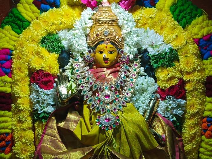 karur Vishwakarma Siddhi Vinayagar Temple Durga Amman Navratri First Day Abhishekam ஸ்ரீ விஸ்வகர்மா சித்தி விநாயகர் ஆலயத்தில் நவராத்திரி: துர்க்கை அம்மனுக்கு சிறப்பு அபிஷேகம்