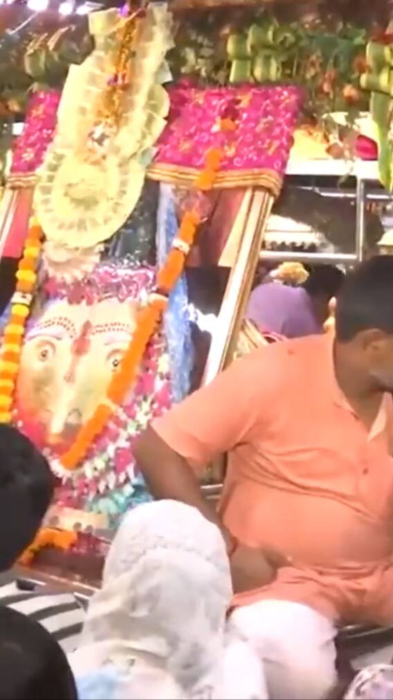 नवरात्रि के दूसरे दिन दिल्ली के मंदिरों के भव्य दर्शन