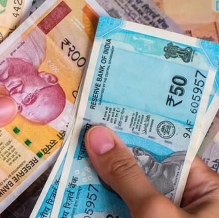 ਇਸ ਇੰਟਰਨਸ਼ਿਪ ਪ੍ਰੋਗਰਾਮ ਵਿੱਚ ਨੌਜਵਾਨਾਂ ਨੂੰ ਕੰਪਨੀ ਵੱਲੋਂ 5000 ਰੁਪਏ ਦਾ ਮਹੀਨਾਵਾਰ ਵਜੀਫਾ ਵੀ ਦਿੱਤਾ ਜਾਵੇਗਾ। ਇਸ ਦੇ ਲਈ 500 ਰੁਪਏ ਕੰਪਨੀ ਦੇ ਸੀਐਸਆਰ ਫੰਡ ਵਿੱਚੋਂ ਦਿੱਤੇ ਜਾਣਗੇ, ਬਾਕੀ 4500 ਰੁਪਏ ਸਰਕਾਰ ਵੱਲੋਂ ਦਿੱਤੀ ਜਾਵੇਗੀ।