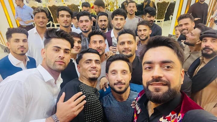 अफगानिस्तान क्रिकेट टीम के स्टार स्पिनर राशिद खान ने 'निकाह' कर हमसफर का हाथ थाम लिया. माना जा रहा है कि राशिद की शादी 03 अक्टूबर, गुरुवार को हुई.