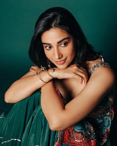 Meenakshi Chaudhary: ' ది గోట్' బ్యూటీ మీనాక్షి చౌదరి స్టన్నింగ్ లుక్స్!