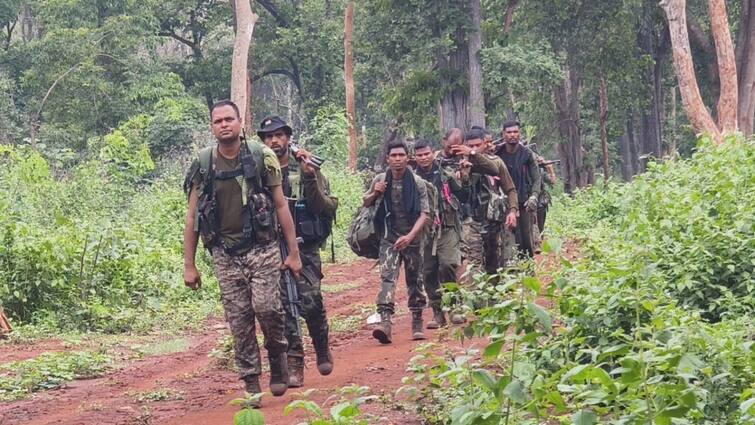 Chhattisgarh 30 Maoists Killed In Encounter Along Narayanpur Dantewada Border 30 மாவோயிஸ்டுகள் சுட்டுக் கொலை.. சத்தீஸ்கரில் தொடரும் என்கவுண்டர்!