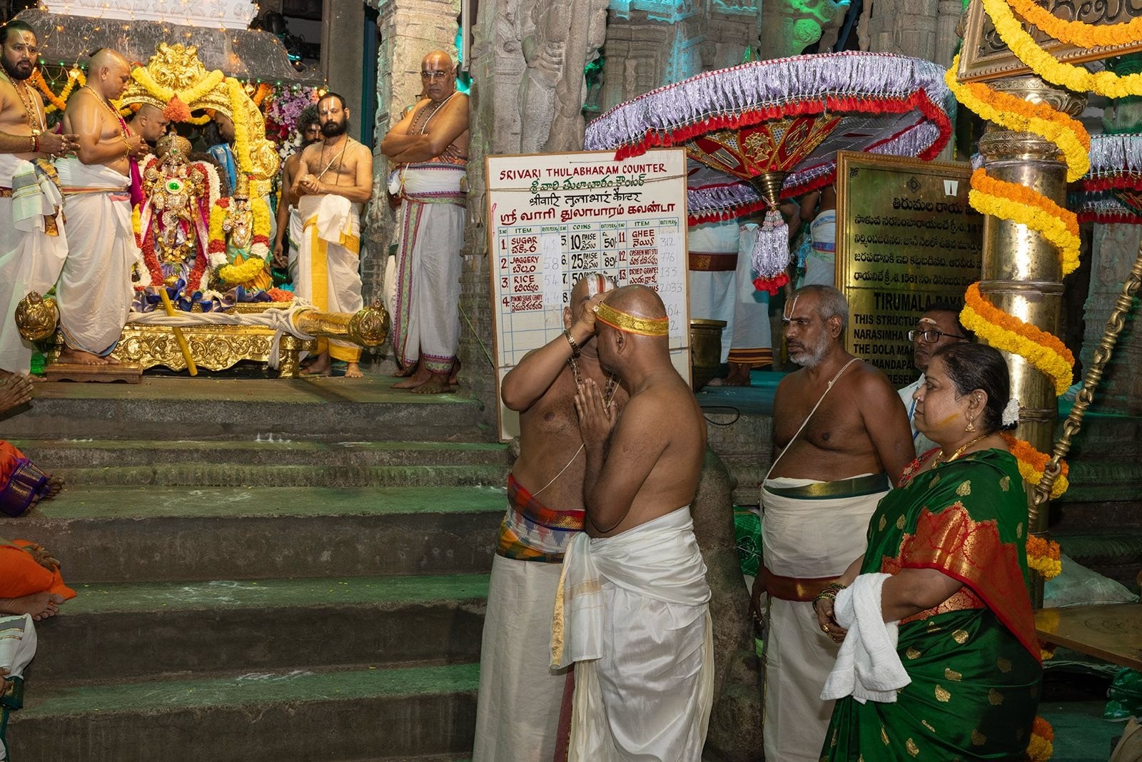 Tirumala Brahmotsavam: తిరుమల శ్రీవారి బ్రహ్మోత్సవాలకు అంకురార్పణ - శ్రీవారికి పట్టువస్త్రాలు సమర్పించిన సీఎం చంద్రబాబు దంపతులు