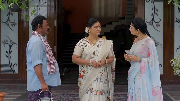 నా చేతిలో అధికారం నువ్వు తీసుకున్నావ్ అని భైరవి..సత్యపై ఫైర్ అవుతుంది.. బాధ్యతలు కొడలికి ఇచ్చేయ్ అంటాడు మహదేవయ్య. నన్ను బిజీ చేస్తే మీతో ఛాలెంజ్ మర్చిపోతా అనుకుంటున్నారా ..తగ్గేదే లే అంటూ మరోసారి ఛాలెంజ్ చేస్తుంది సత్య..