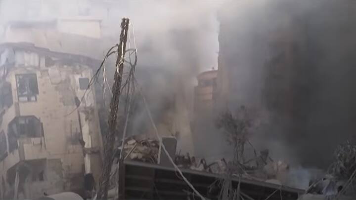 लेबनान में बमबारी की वजह से पिछले दो हफ्तों में सैकड़ों हजार लोगों को विस्थापित किया है. इन हमलों में एक हजार से ज़्यादा लोगों की जान चली गई है.