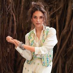 Aditi Rao Hydari’s Elegant Ethnic Looks To Inspire Your Durga Puja Wardrobe