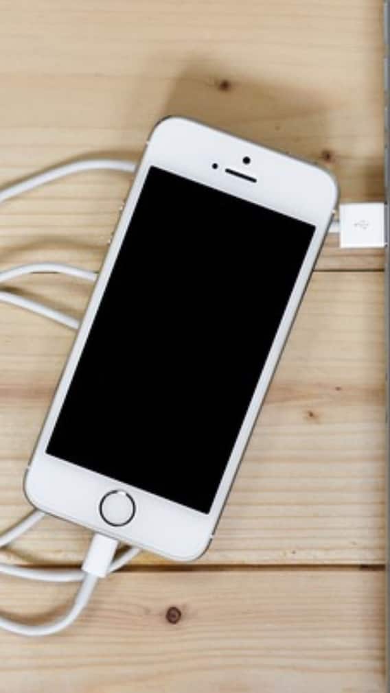 ফোনে ১ ঘণ্টা চার্জ দিতে কত খরচ হয় ?