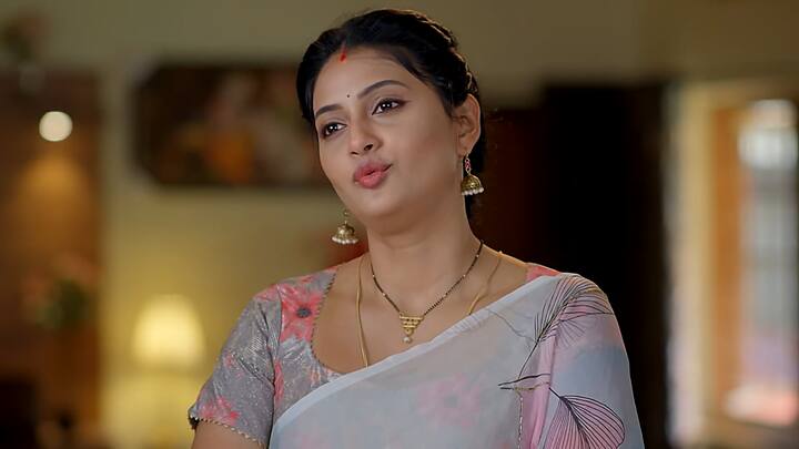 మన పరాయివాళ్లమా అని క్రిష్ మాటలకు.. మావయ్యకు బావగారంటే ప్రత్యేక ప్రేమ అని సెటైర్ వేస్తుంది.... సత్యభామ అక్టోబరు 05 ఎపిసోడ్ లో ఇదే హైలెట్..