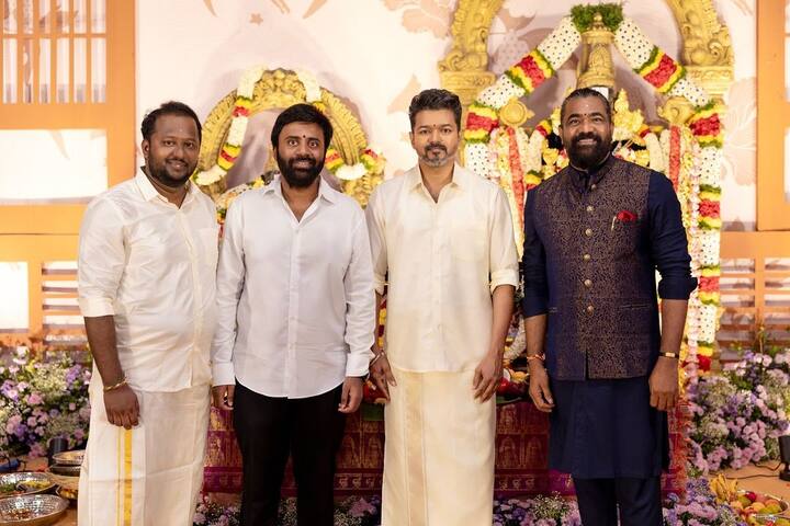 விஜய் யின் கடைசி படம் என்பதால் பூஜை பிரமாண்டமாக கொண்டாடினார்கள் படக்குழு. தயாரிப்பாளர் இயக்குனர் என அனைவரும் கொண்டாடதில் இருக்கும் புகைப்படங்கள் வெளியாகியுள்ளது