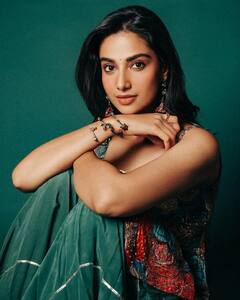 Meenakshi Chaudhary: ' ది గోట్' బ్యూటీ మీనాక్షి చౌదరి స్టన్నింగ్ లుక్స్!